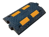 Černo-žlutý plastový průběžný zpomalovací práh - 50 x 30 x 5 cm