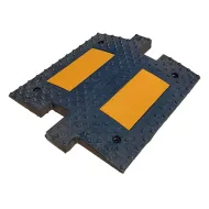 Černo-žlutý plastový průběžný zpomalovací práh SB-07 - 50 x 50 x 5 cm