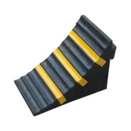 Černo-žlutý gumový zakládací klín pod kola FLOMA WCF12 - 28,5 x 15,5 x 18,5 cm