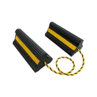Černo-žlutý gumový zakládací klín pod kola FLOMA - 45 x 15,8 x 14 cm - 2 ks