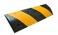 Černo-žlutý plastový průběžný zpomalovací práh - 30 x 100 x 5 cm