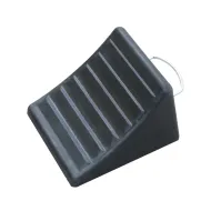 Černý gumový zakládací klín pod kola FLOMA WCF32 - 17 x 15 x 11 cm