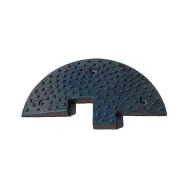 Černý plastový koncový zpomalovací práh SB-07 - 50 x 25 x 5 cm