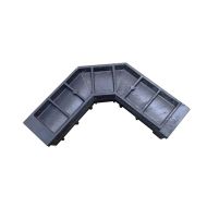 Černá plastová kabelová chránička zatáčka lomená - délka 52 cm, šířka 52 cm a výška 15,5 c