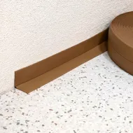 Hnědá plastová PVC soklová lišta F560 - 40 m x 3 cm x 3 cm