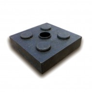 Černý plastový podkládací blok 4 čepy + otvor FLOMA RePVC - 23,8 x 23,8 x 5,3 cm
