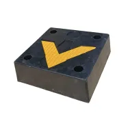 Černo-žlutý gumový reflexní doraz na rampu - 30 x 30 x 10 cm