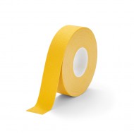 Žlutá plastová voděodolná protiskluzová páska FLOMA Super Resilient - 18,3 m x 5 cm a tlou