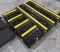 Černo-žlutý gumový kabelový most - 100 x 15 x 3 cm