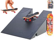 Skateboard 9,5cm kov s rampou na kartě