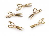 Kovový přívěsek / taháček na zip nůžky s broušenými kamínky 10x20 mm