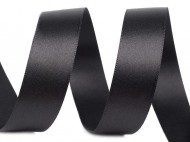 Atlasová stuha oboulící šíře 24 mm 900 černá, 20 m - zvětšit obrázek